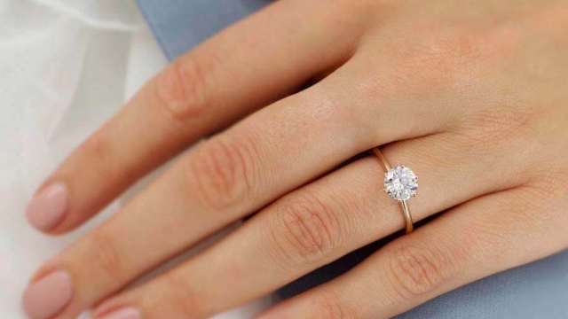 Sparkle Without Breaking the Bank: The Beauty of Moissanite Engagement Rings